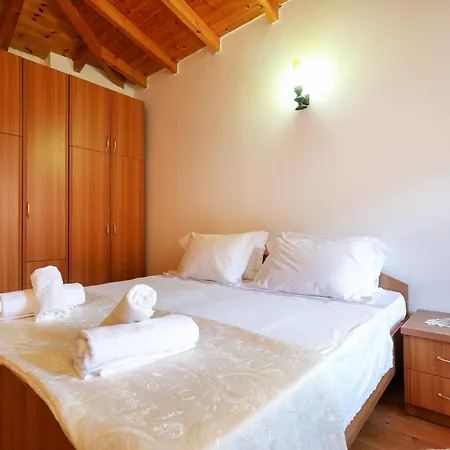 Dd 2 Bed and breakfast Berat